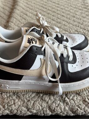 Nike - Dark Brown and White Low-Top Sneakers with Cream Swoosh